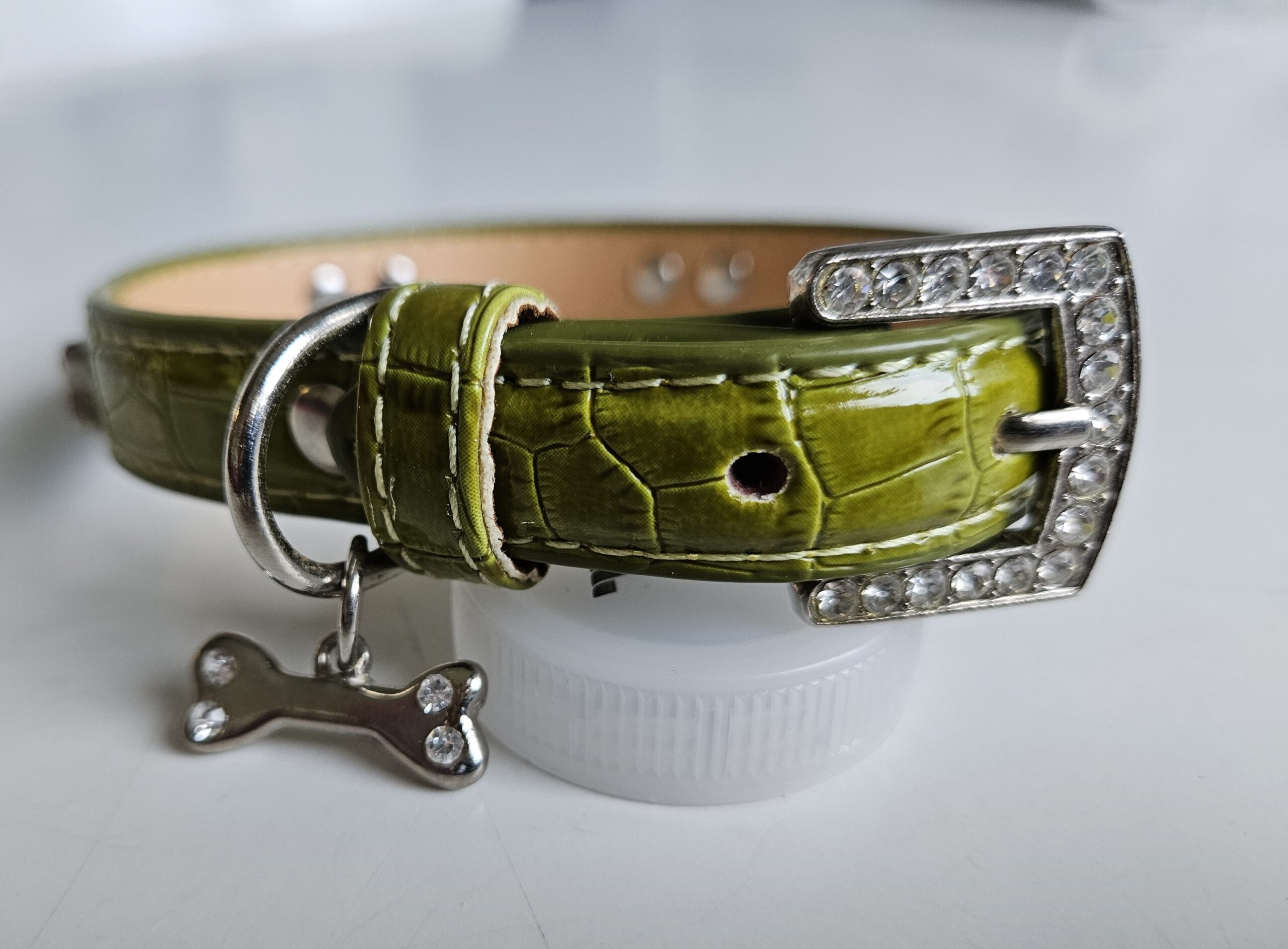 Quot Croco Quot Halsbånd Med Kødben Og Quot Diamanter Quot 35cm