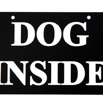 Skilt:  Dog Inside
