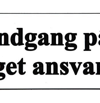 Skilt: Indgang På Eget Ansvar