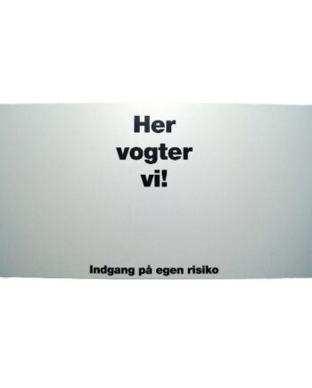 Skilt  Quot Vi Vogter Her Quot    Hvid Plast  Til Stor Dekal