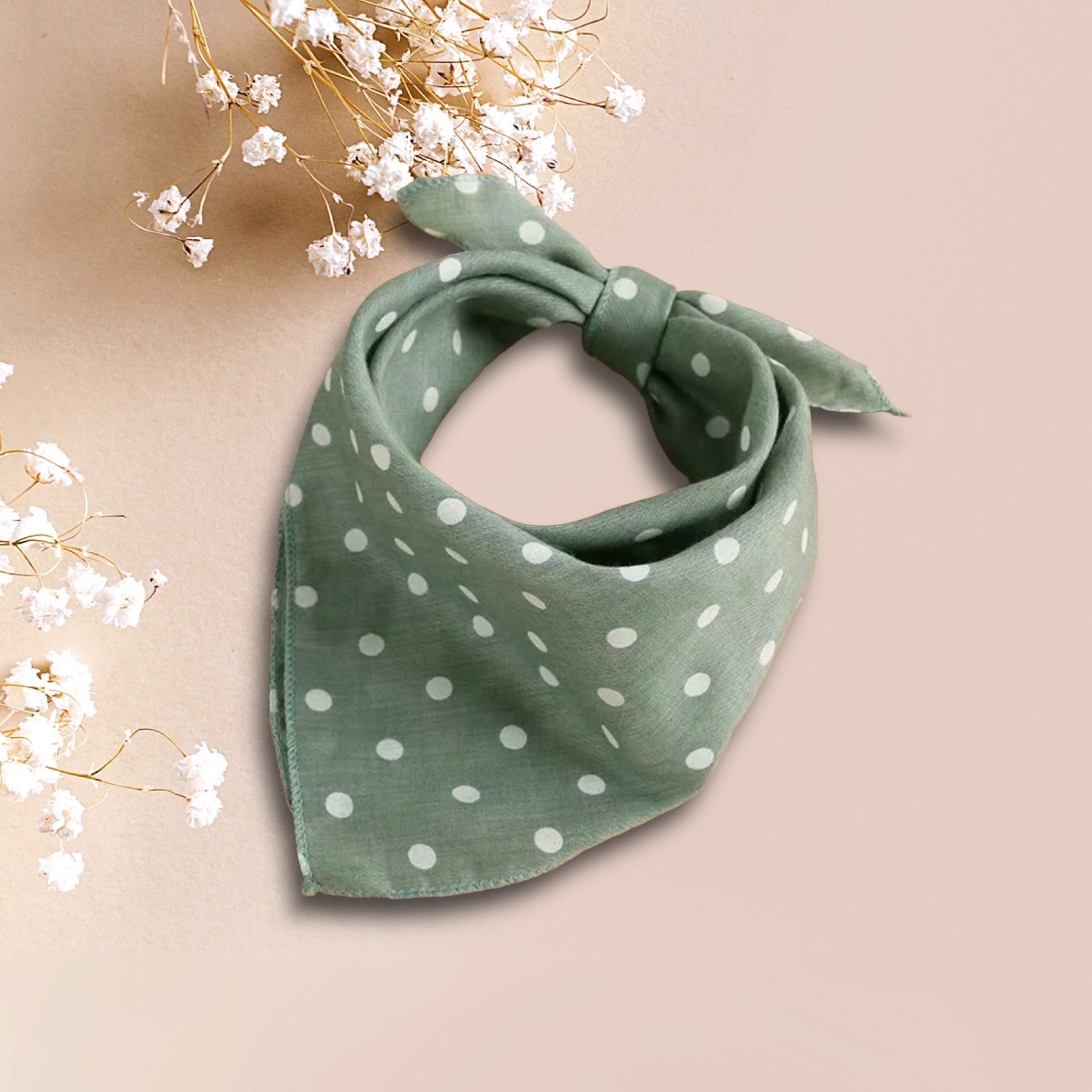 Bandana   Kakhi    Prikker Grøn    Hvide Prikker